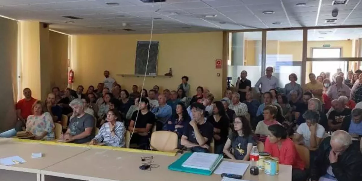 Comuneros de A Lama se querellan por el parque eólico Monte Peón